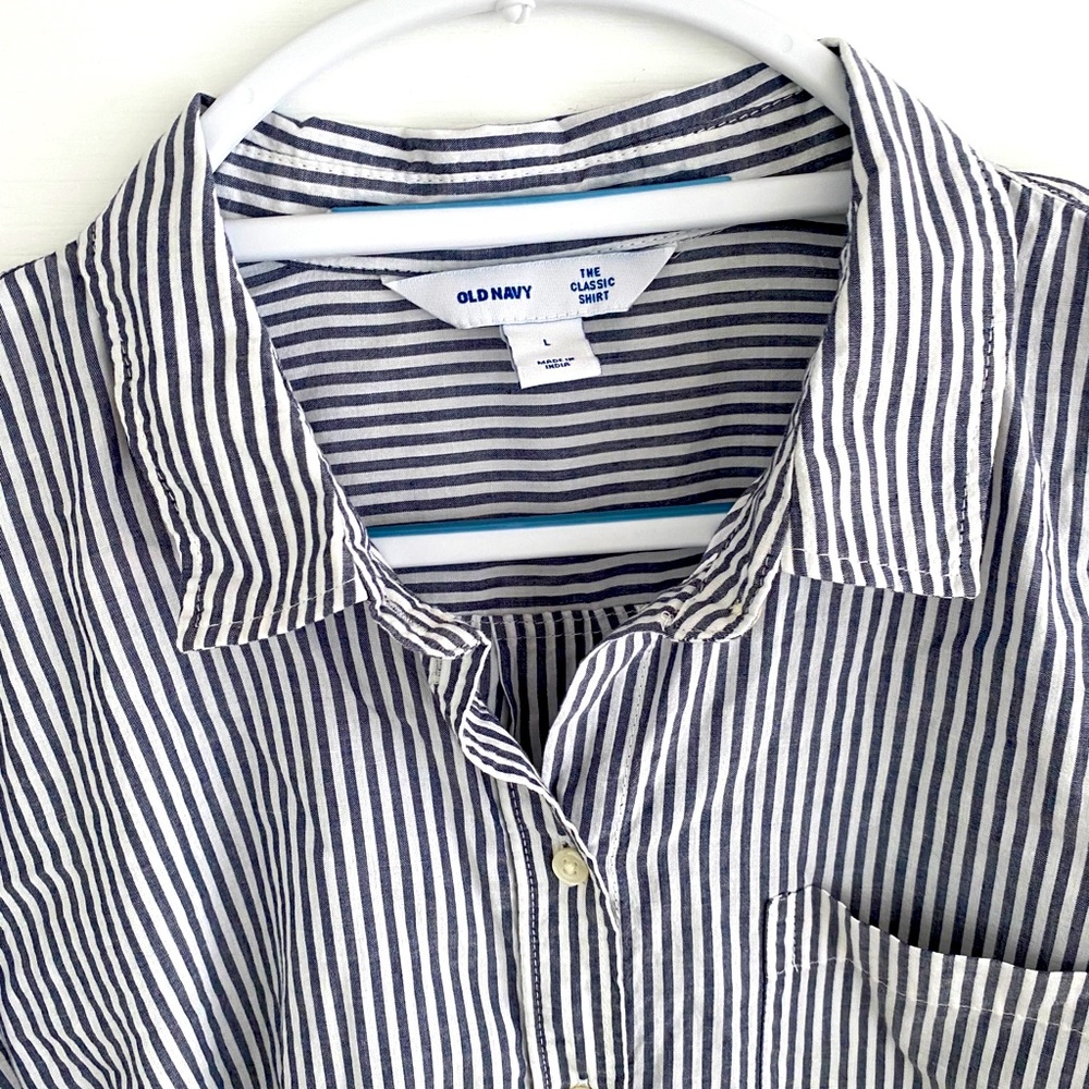 NWOT Classic button down - Picture 4 of 4
